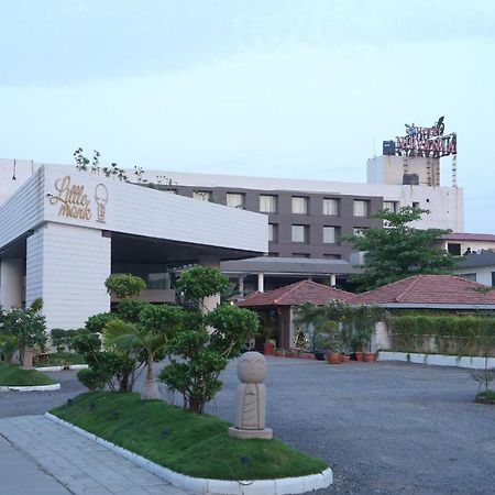 Monk'S Nirvanaa Hotel & Resort 인도르 외부 사진